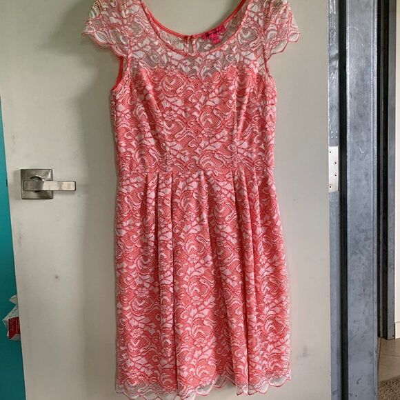 Betsey Johnson dress, sz 8, cream lace over coral lining, short sleeve, EUC - Picture 1 of 16